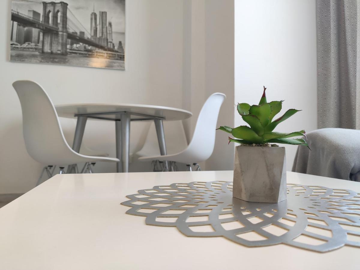 Apartamentos Seneca Junto Al Centro Malaga Luaran gambar