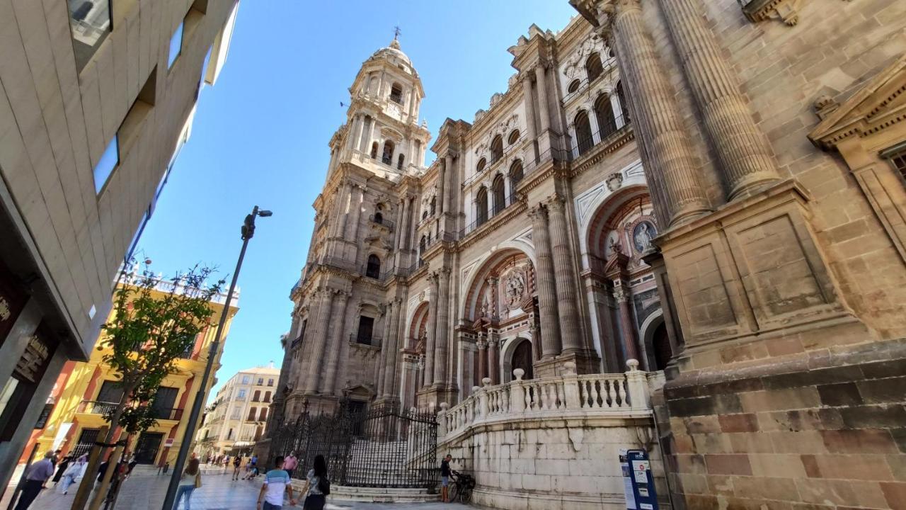 Apartamentos Seneca Junto Al Centro Malaga Luaran gambar