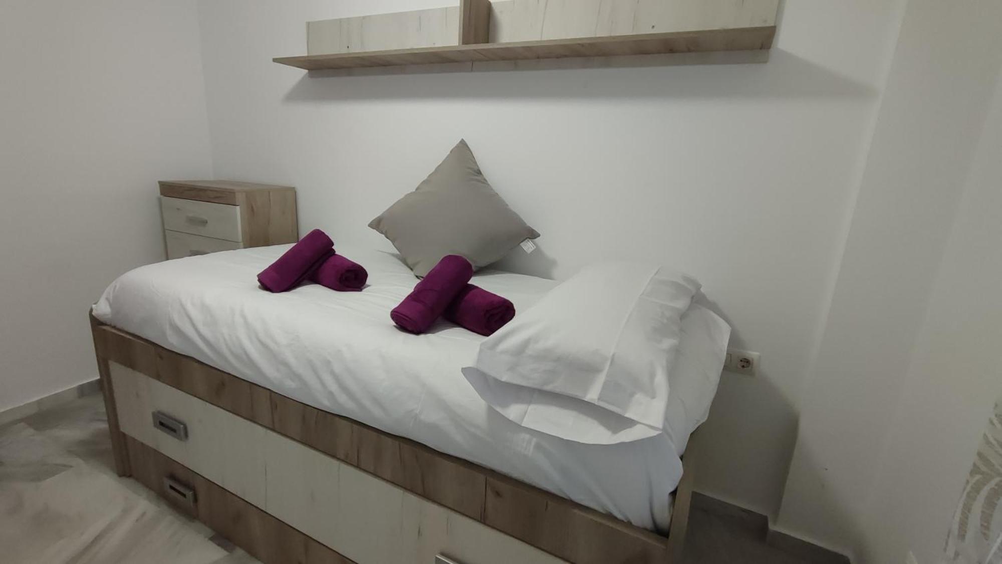 Apartamentos Seneca Junto Al Centro Malaga Luaran gambar