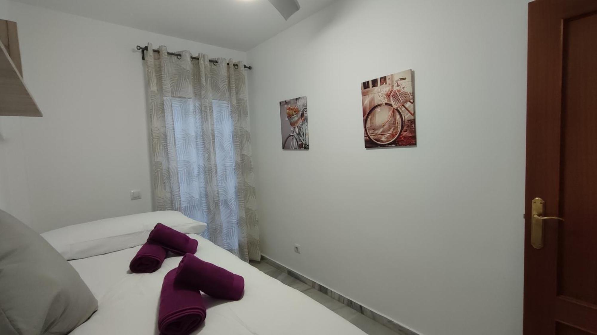 Apartamentos Seneca Junto Al Centro Malaga Luaran gambar