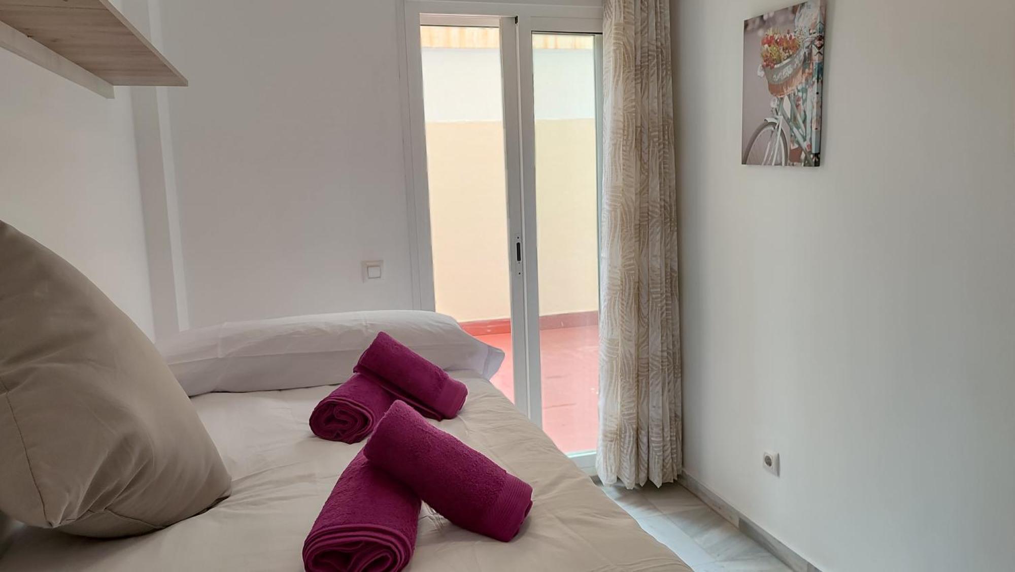 Apartamentos Seneca Junto Al Centro Malaga Luaran gambar
