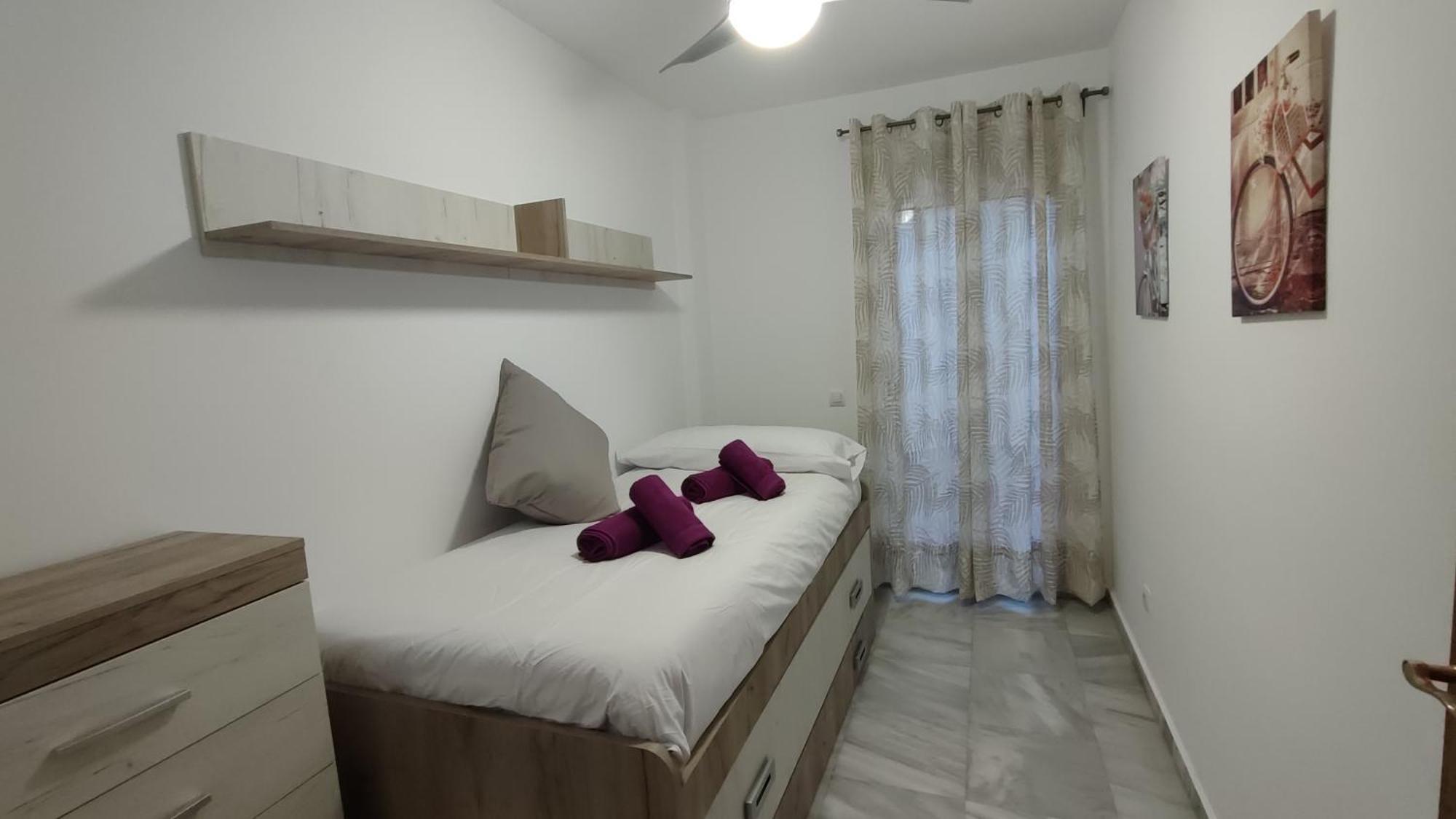 Apartamentos Seneca Junto Al Centro Malaga Luaran gambar