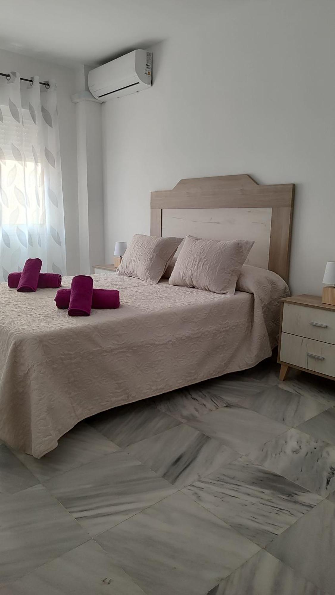 Apartamentos Seneca Junto Al Centro Malaga Luaran gambar